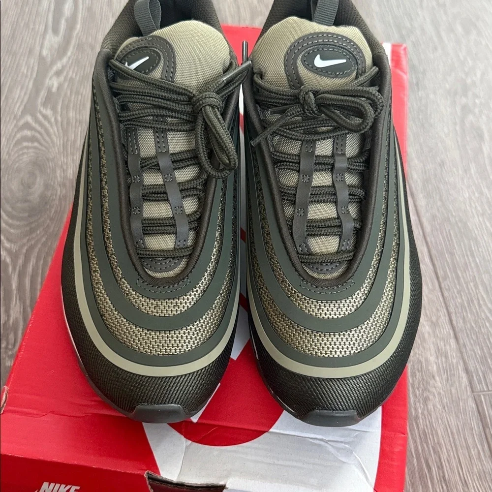 Nike size cargo